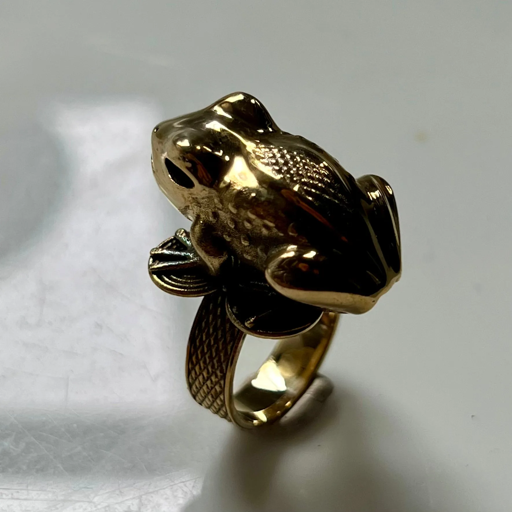 Exquisite Asante Frog Mpetea Chiefs Ring - Elegant Brass Jewelry