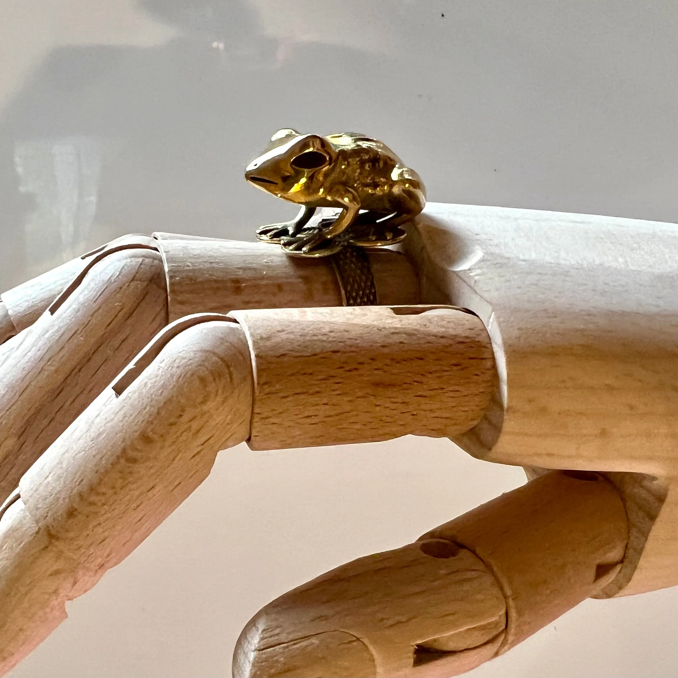 Exquisite Asante Frog Mpetea Chiefs Ring - Elegant Brass Jewelry