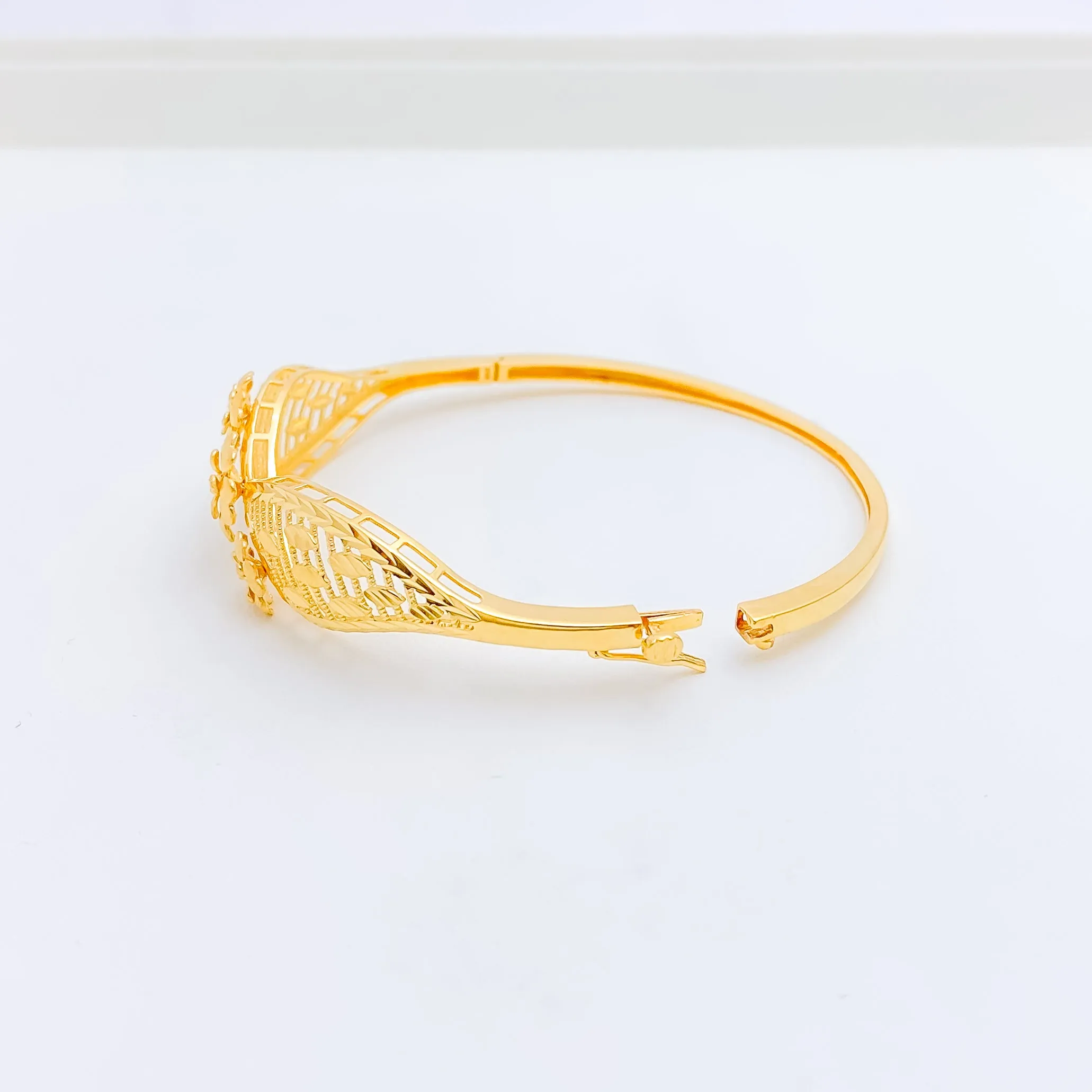 Beautiful Three Flower Bangle