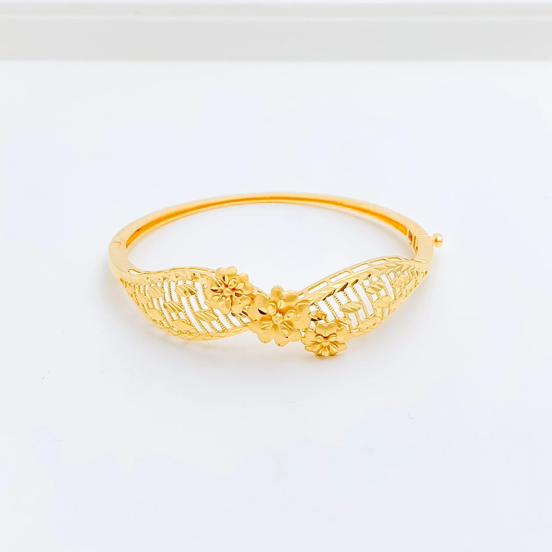 Beautiful Three Flower Bangle