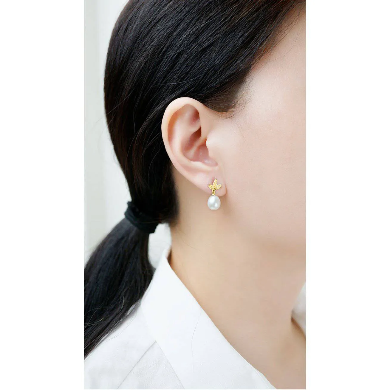 Elegant Freshwater Pearl Earrings WE00385