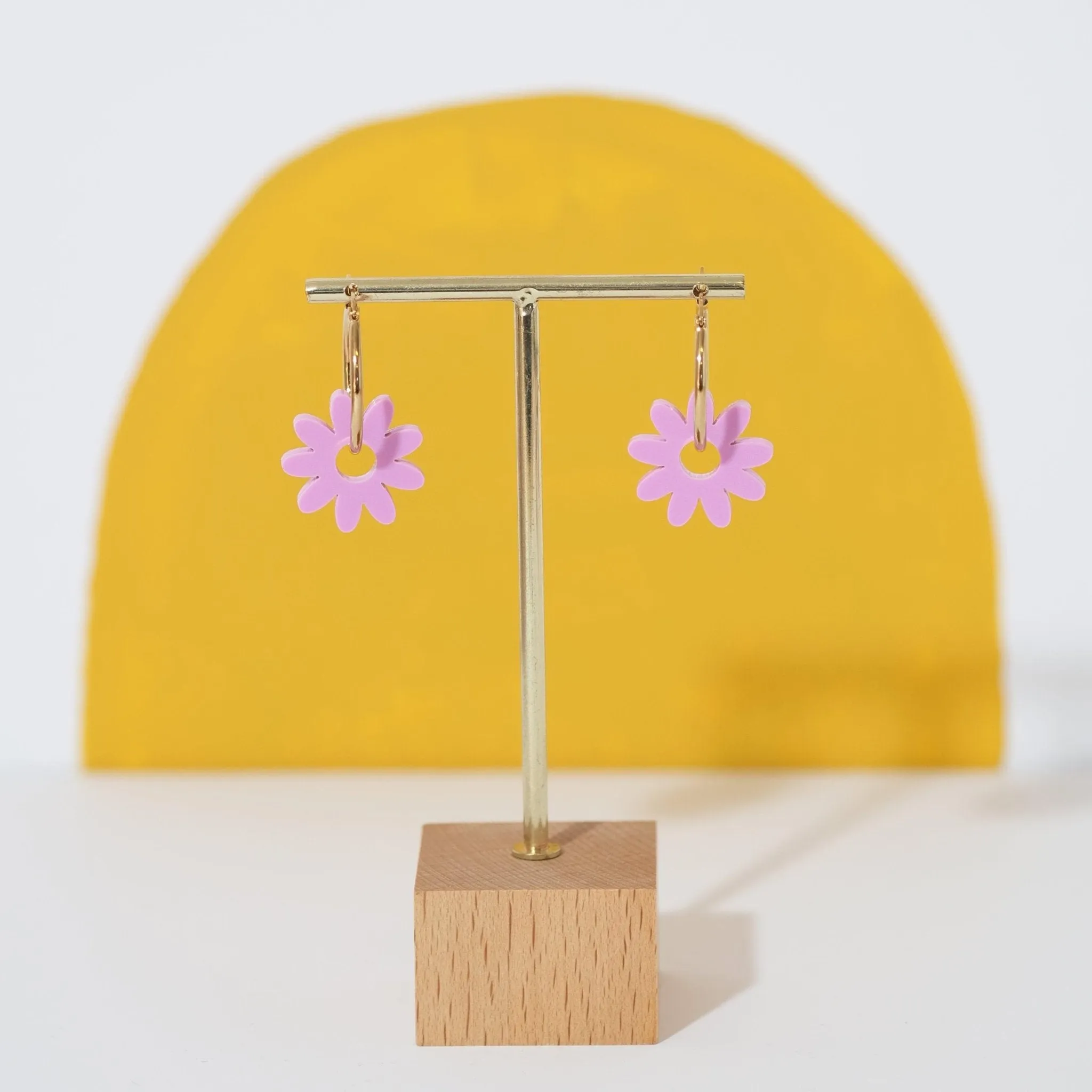 Marguerite Daisy Hoop Earrings in Lilac