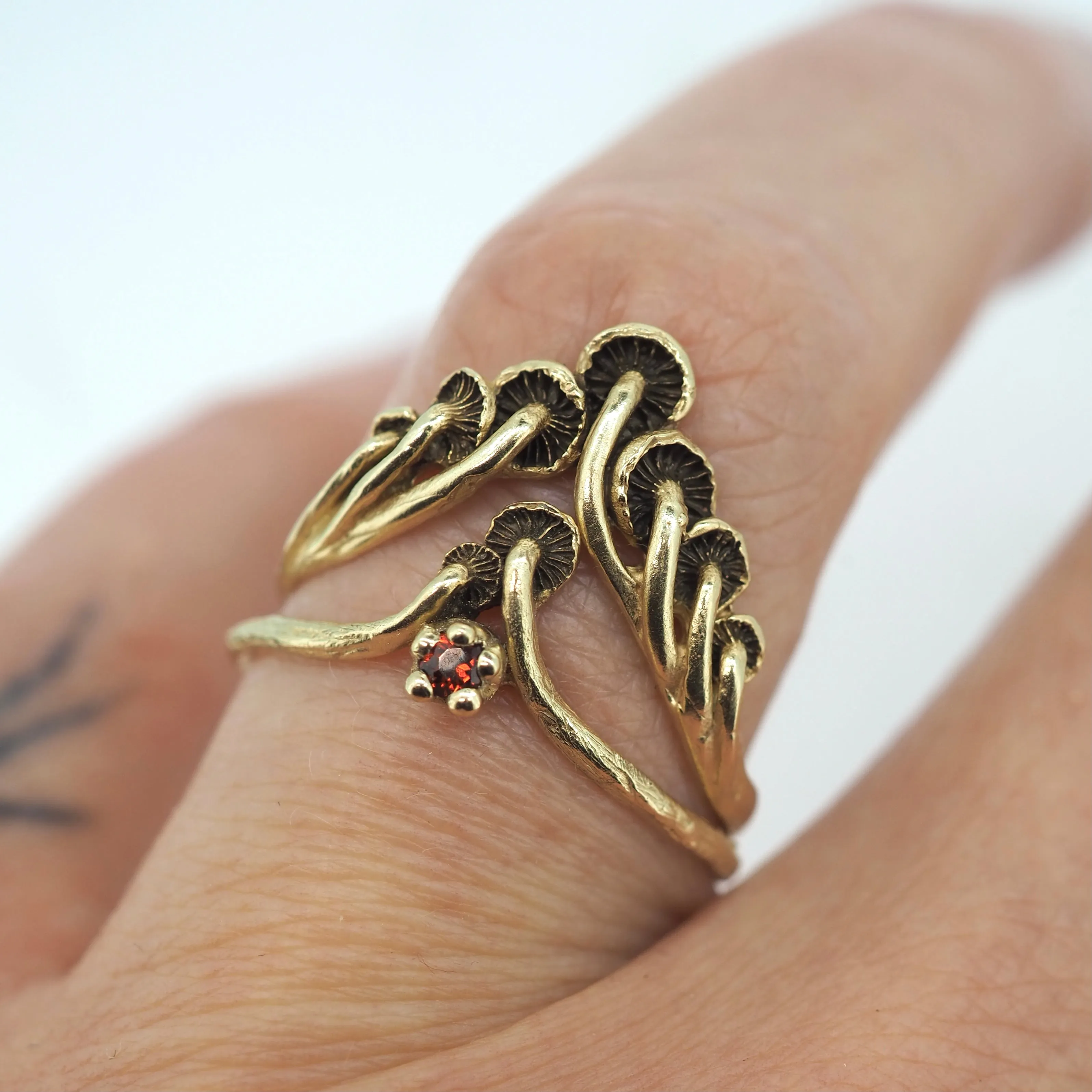 Mushroom crown ring gold