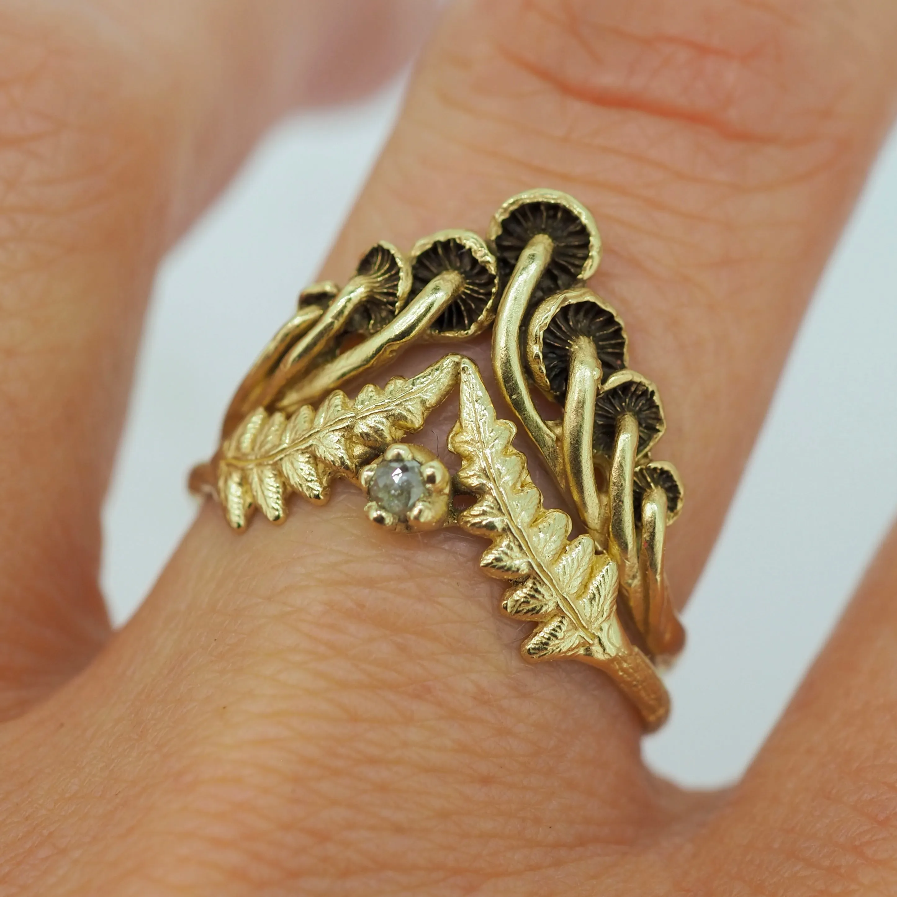 Mushroom crown ring gold