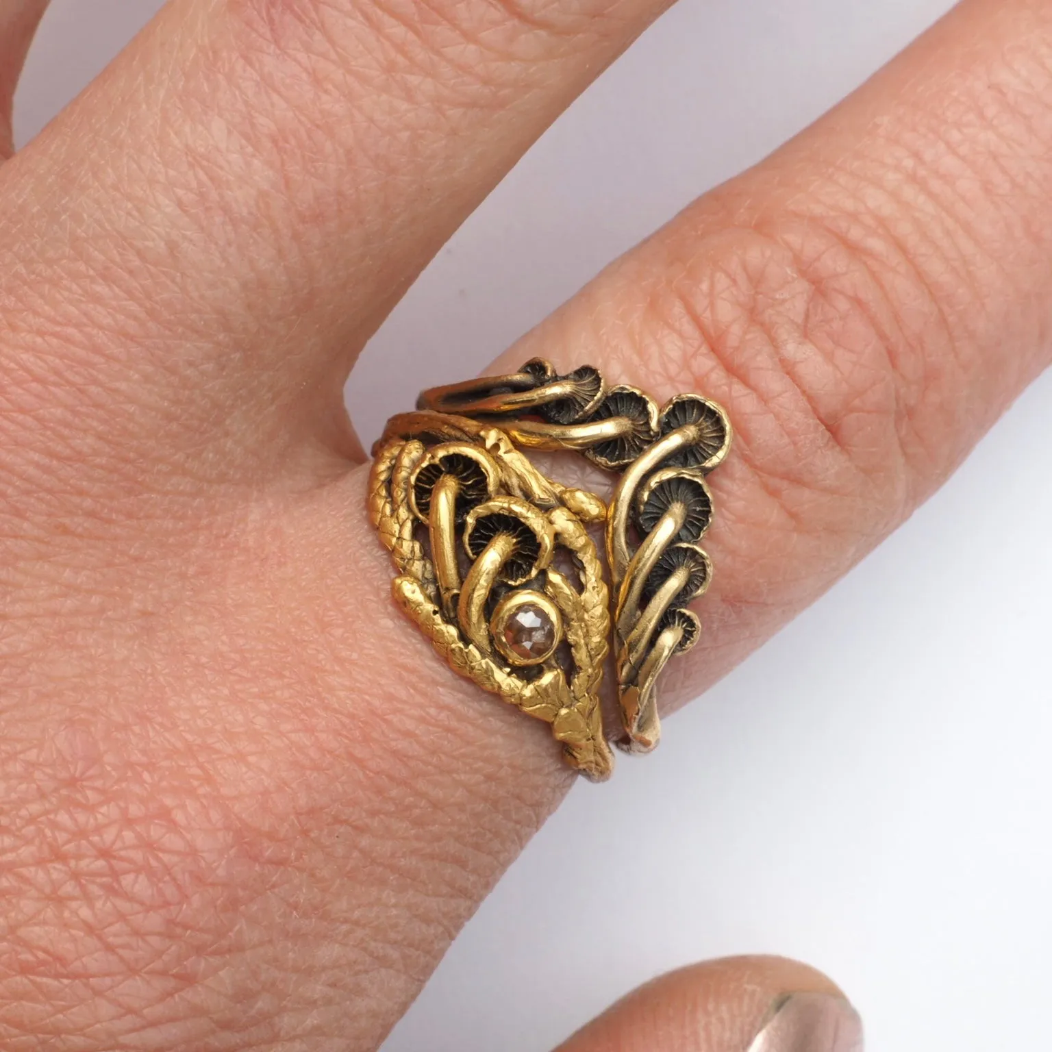 Mushroom crown ring gold