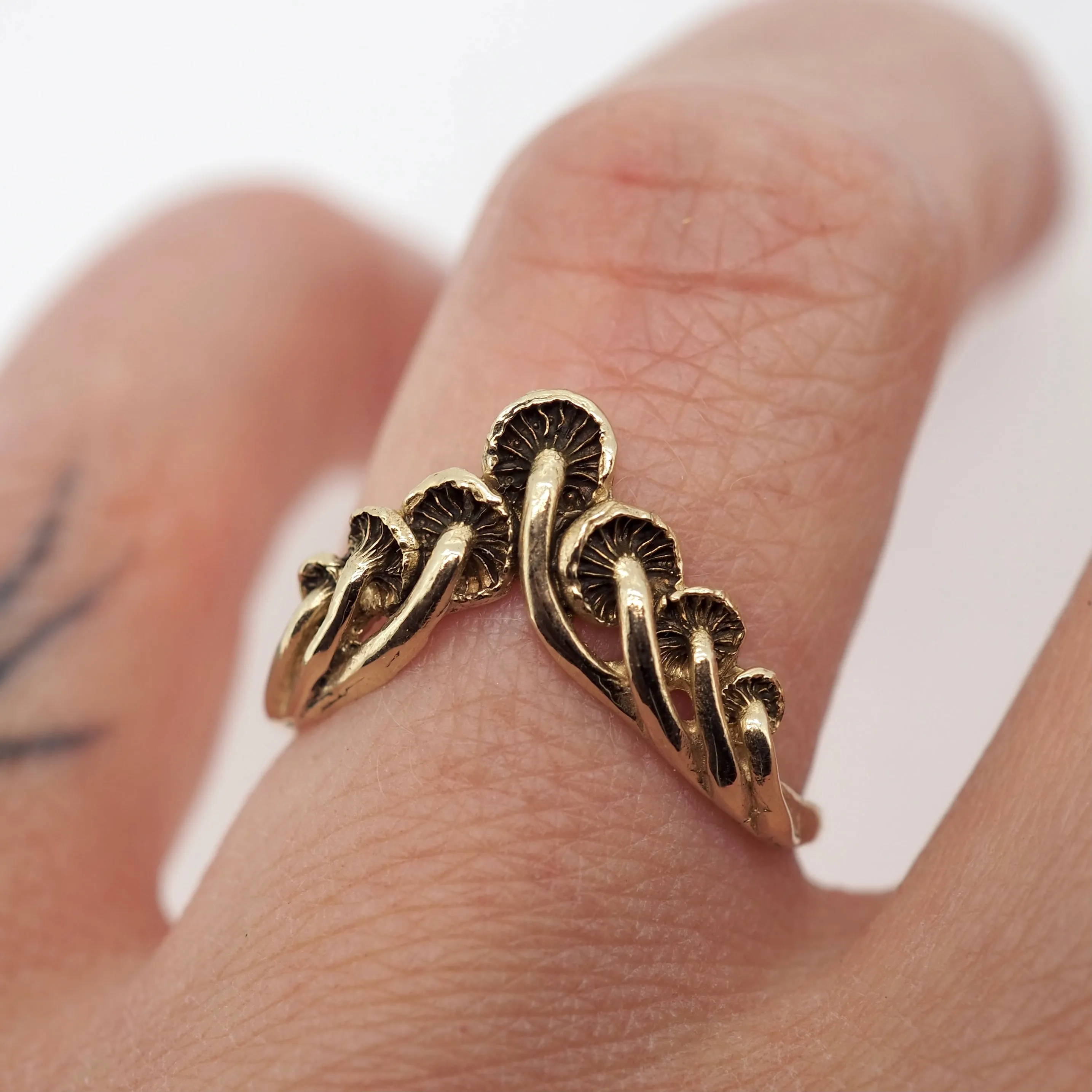 Mushroom crown ring gold